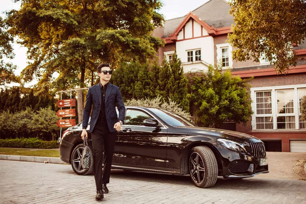 CEO Huy Long là nhà sáng lập Sunwin, tiên phong đổi mới công nghệ giải trí số.
